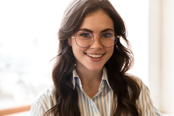 Close Smiling Young Brunette Woman Wearing Formal Shirt Standing Cafe — Stock Photo, Image