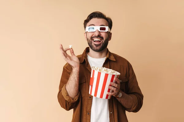 Portret Van Een Vrolijke Jonge Kunstzinnige Bebaarde Man Casual Kleding — Stockfoto