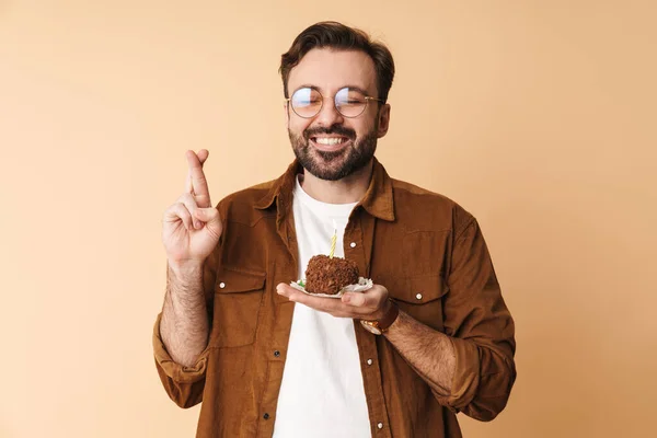 Portrait Jeune Homme Barbu Artistique Joyeux Portant Des Vêtements Décontractés — Photo