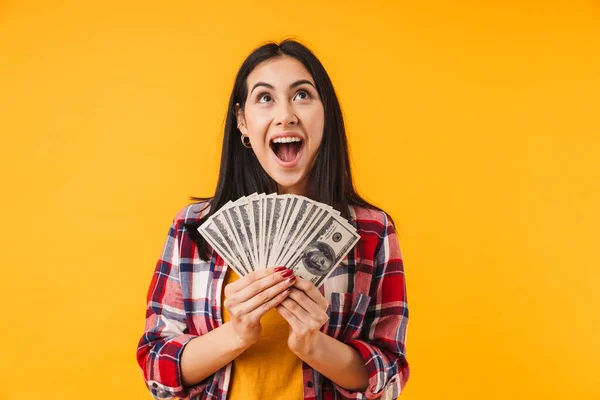 Imagen Mujer Atractiva Excitada Sosteniendo Dólares Expresando Sorpresa Aislada Sobre — Foto de Stock