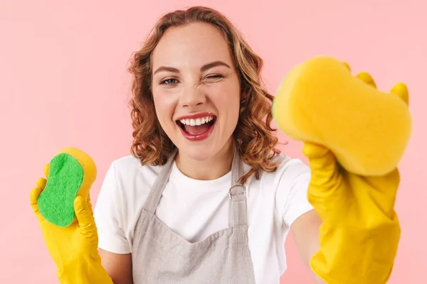 Photo Happy Positive Woman Housewife Isolated Pink Wall Background Gloves — Stock Photo, Image