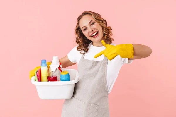 Photo Happy Emotional Positive Woman Housewife Isolated Pink Wall Background — Stock Photo, Image