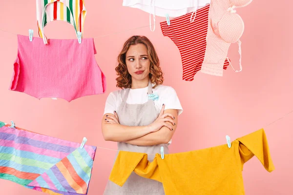 Imagen Mujer Triste Disgustado Ama Casa Aislado Sobre Fondo Pared — Foto de Stock