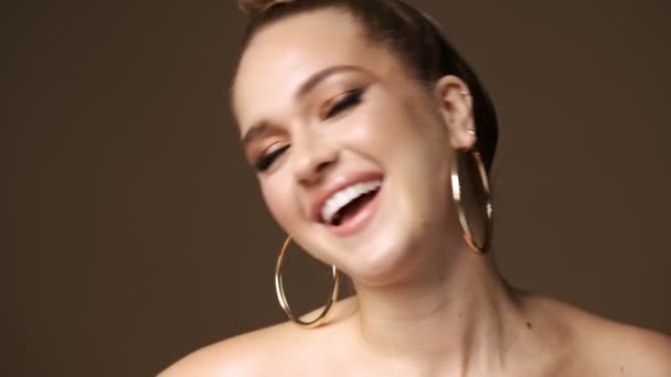 Happy Smiling Young Half Naked Woman Wearing Stylish Earrings Laughing — Stock Video