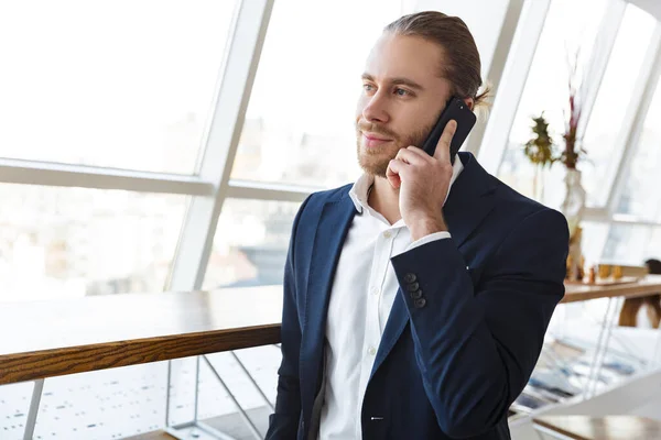 Image Handsome Young Businessman Indoors Office Talking Mobile Phone — Stock Photo, Image
