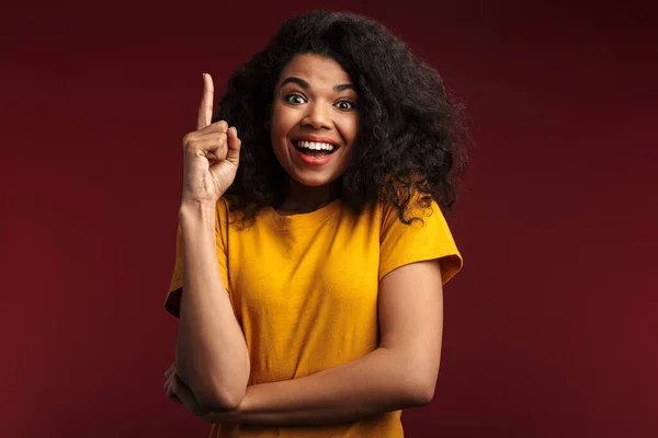 Image Belle Femme Brune Afro Américaine Aux Cheveux Bouclés Souriants — Photo