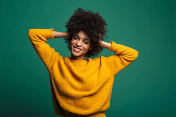 Bild Von Einem Schönen Glücklich Positiv Erfreut Afrikanische Lockige Frau — Stockfoto