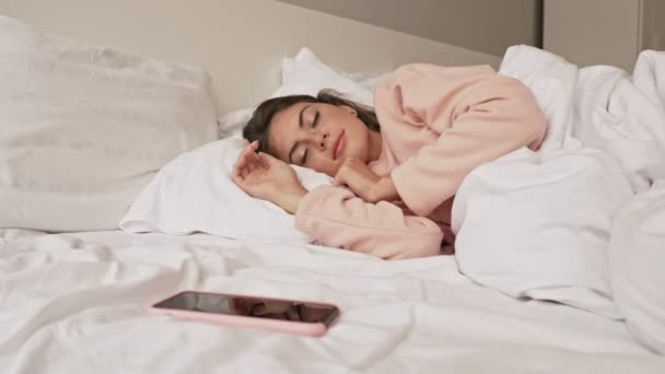 Young Sleepy Girl Turning Her Alarm Clock Her Mobile Phone — Stock Video