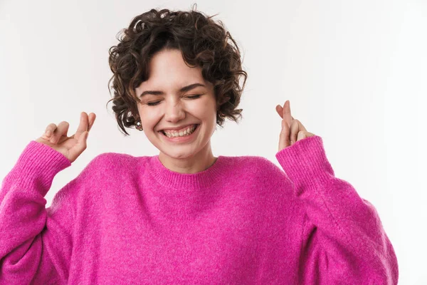 Imagem Jovem Mulher Alegre Segurando Dedos Cruzados Sorrindo Isolado Sobre — Fotografia de Stock