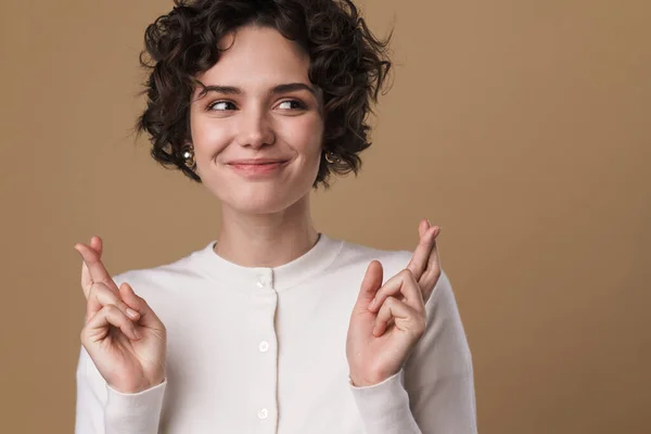 Imagen Bella Mujer Sonriente Sosteniendo Dedos Cruzados Enemigo Buena Suerte —  Fotos de Stock