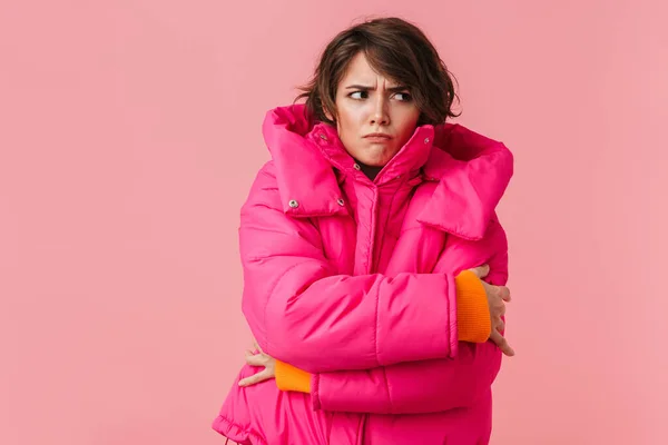 Portrait Jeune Femme Mécontente Manteau Chaud Est Gelée Regardant Côté — Photo