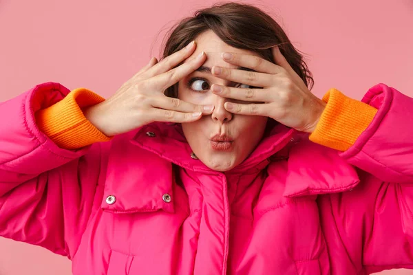 Porträt Einer Jungen Amüsanten Frau Warmem Mantel Die Sich Mit — Stockfoto