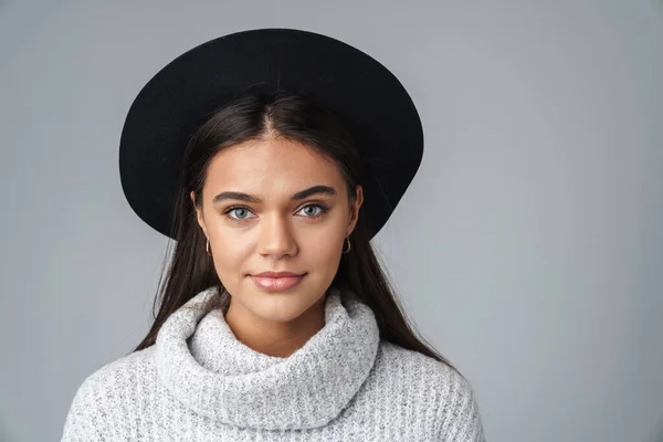 Afbeelding Van Een Mooie Jonge Verbazingwekkende Vrouw Hoed Poseren Geïsoleerd — Stockfoto