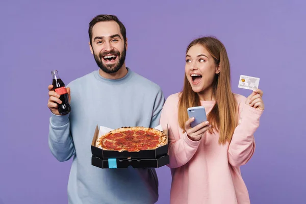 Foto Una Alegre Pareja Amigos Amorosos Emocionales Aislados Sobre Fondo — Foto de Stock