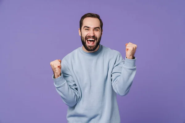 Imagem Belo Jovem Feliz Positivo Isolado Sobre Fundo Parede Roxo — Fotografia de Stock