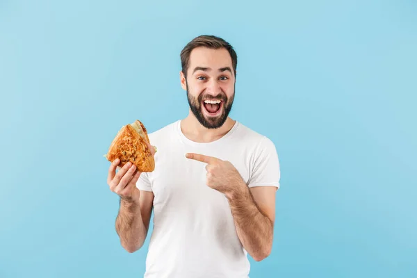 Porträtt Ung Glad Upphetsad Skäggig Man Bär Shirt Stående Isolerad — Stockfoto