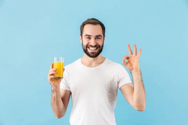 Bonito Jovem Barbudo Alegre Vestindo Shirt Isolado Sobre Fundo Azul — Fotografia de Stock