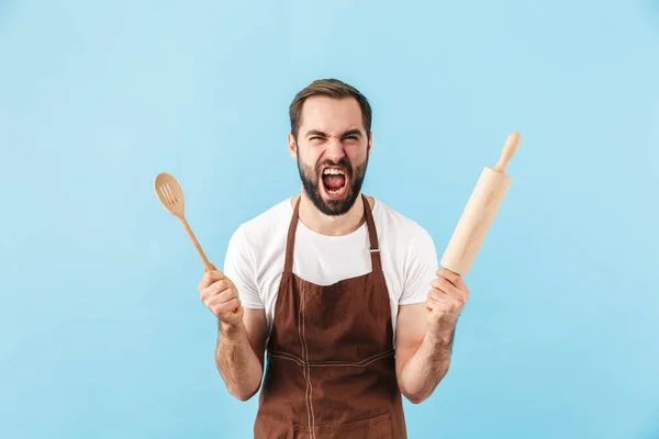 Obrázek Mladého Křičící Emocionální Muž Kuchař Izolované Přes Modrou Zeď — Stock fotografie