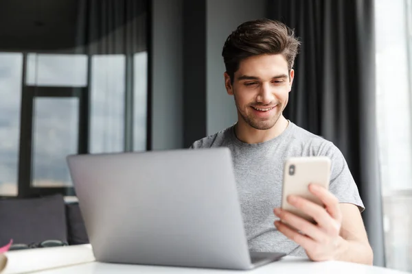 Handsome Smiling Young Bearded Man Wearing Casual Clothes Using Laptop — Stock Photo, Image