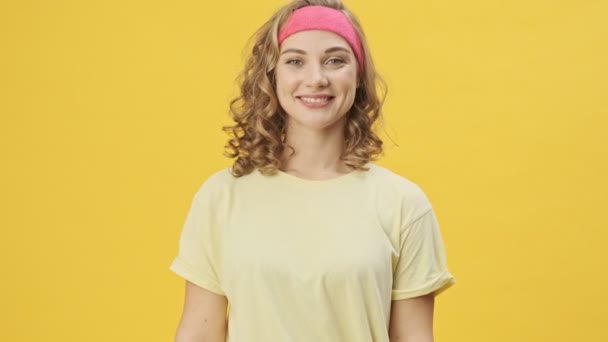Pretty Nice Young Athletic Woman Sportswear Showing Gesture Isolated Yellow — Stock Video