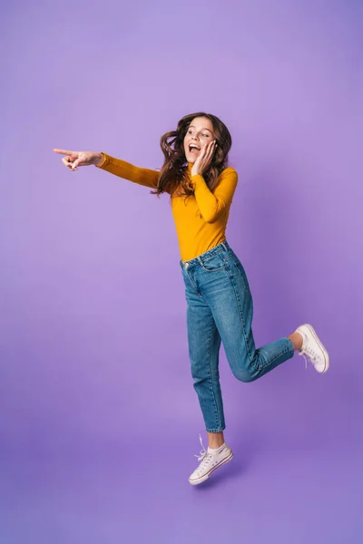 Imagem Comprimento Total Jovem Mulher Bonita Com Cabelos Castanhos Longos — Fotografia de Stock