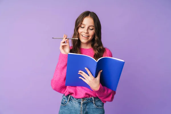 Imagen Joven Estudiante Hermosa Sonriendo Sosteniendo Libro Ejercicios Aislado Sobre —  Fotos de Stock