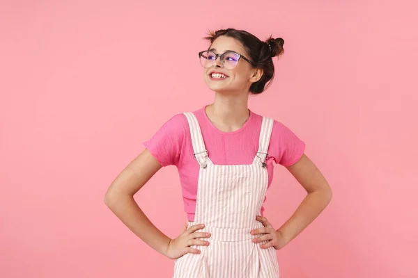 Opgewonden Mooie Gelukkige Tiener Meisje Staan Geïsoleerd Roze Achtergrond Weg — Stockfoto