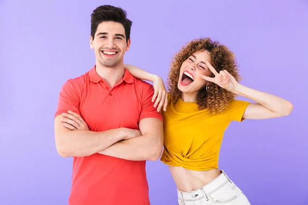 Retrato Gente Optimista Caucásica Hombre Mujer Ropa Básica Mostrando Signo — Foto de Stock