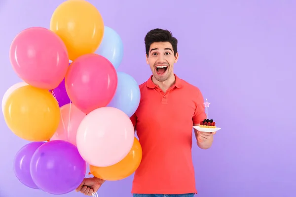 Kép Pozitív Boldog Ember Ünnepli Születésnapját Sokszínű Léggömbök Egy Szelet — Stock Fotó