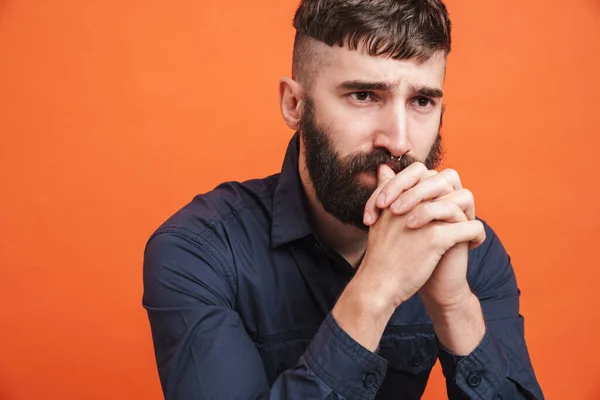 Afbeelding Close Van Gespannen Man Met Neus Sieraden Dragen Zwart — Stockfoto