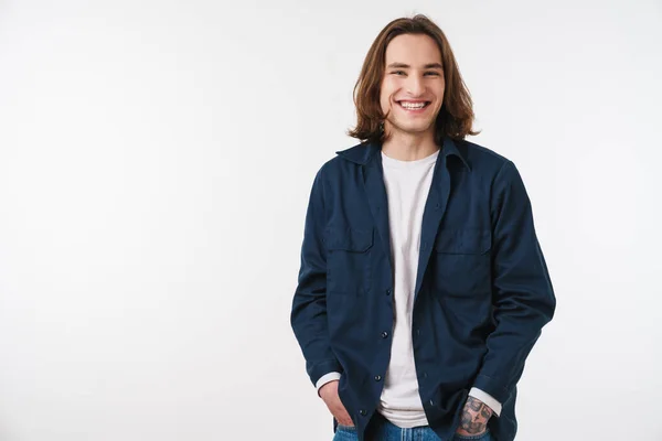 Beeld Van Vrolijke Jonge Man Met Lang Haar Lachen Kijken — Stockfoto