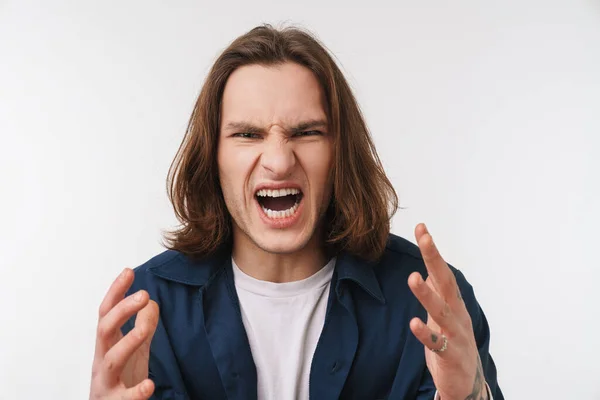 Image Jeune Homme Colère Aux Cheveux Longs Regardant Criant Caméra — Photo