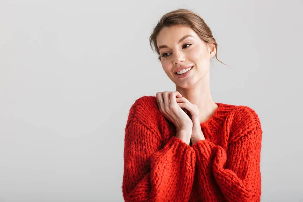 Imagem Mulher Bonita Alegre Camisola Vermelha Sorrindo Olhando Para Lado — Fotografia de Stock