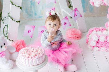 İlk pasta bebek. Bir bebek portresi