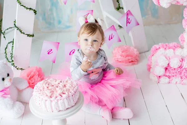 İlk pasta bebek. Bir bebek portresi