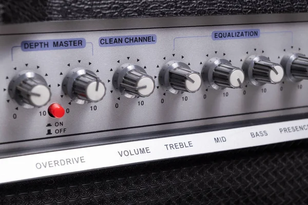 ギター アンプのイコライザーのクローズ アップ ビュー — ストック写真
