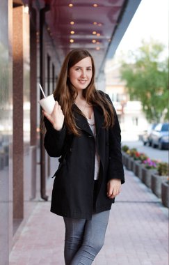 Kasabanın milkshake ile kızı