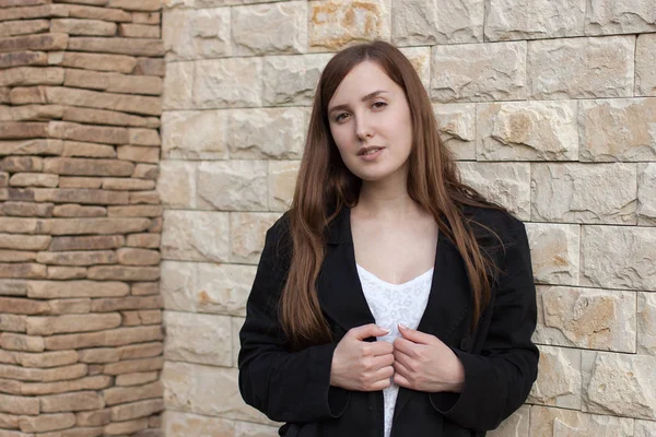 Girl near brick wall — Stock Photo, Image