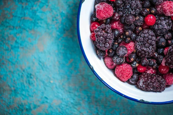 Frozen berries fruits in rustic bowl — Stock Photo, Image