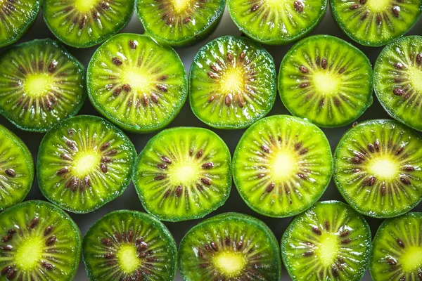Mini kiwi mitades bayas —  Fotos de Stock