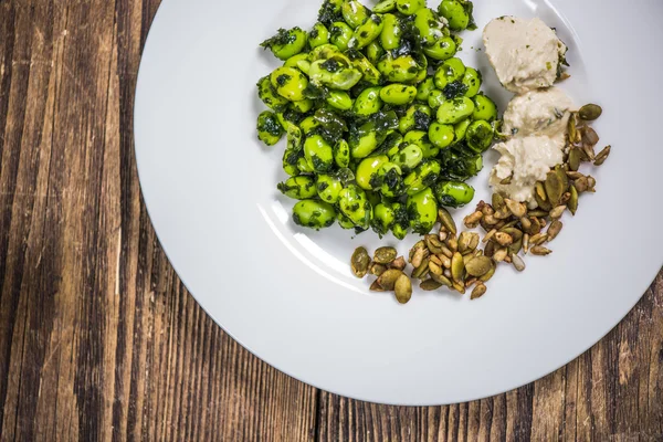 Ensalada saludable en el plato — Foto de Stock