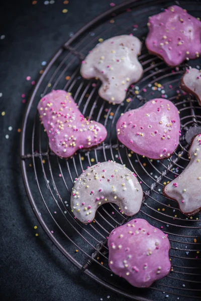 Pains d'épice de Noël décorés à la main — Photo