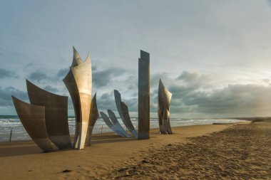 Omaha Beach Dünya Savaşı iki anıt Normandy, Fransa için açılış Overlord.