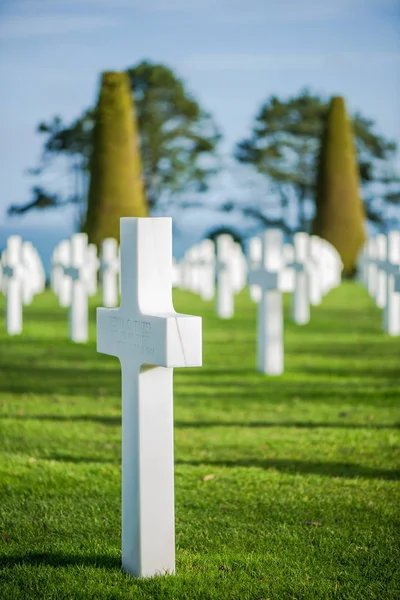 White crosses in American Cemetery, Omaha Beach, Normandy, Franc — Stock Photo, Image