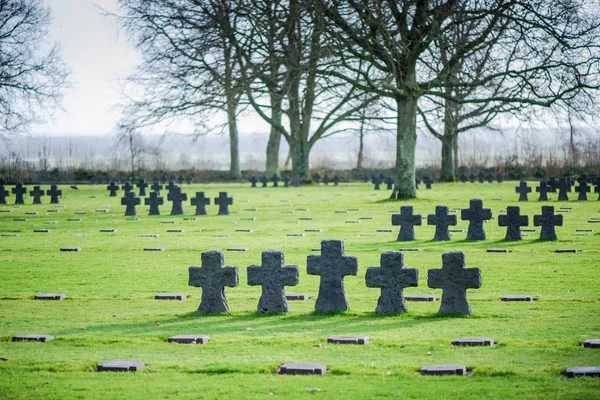 Γερμανικό στρατιωτικό νεκροταφείο στο cambe la, Νορμανδία, Γαλλία. — Φωτογραφία Αρχείου
