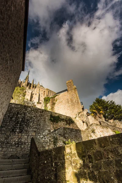 Abbey ใน Mont Saint Michel ในฝรั่งเศส — ภาพถ่ายสต็อก