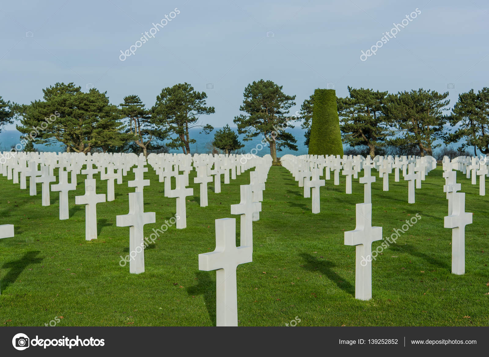 Blanc Traverse Dans Le Cimetière Américain Omaha Beach