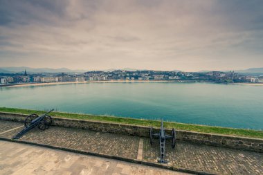 San Sebastian İspanya kale duvarları üzerinden