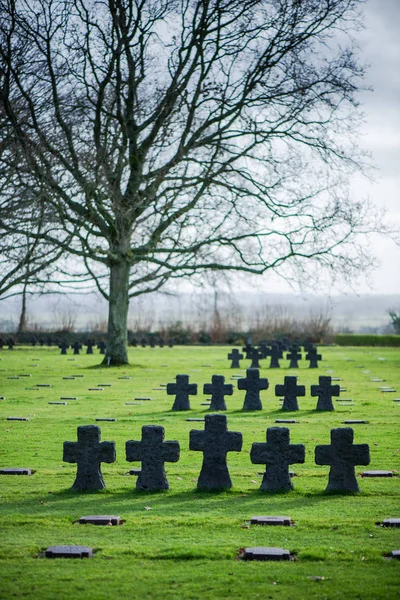 Γερμανικό στρατιωτικό νεκροταφείο στο cambe la, Νορμανδία, Γαλλία. — Φωτογραφία Αρχείου