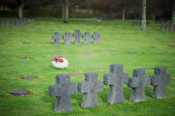 Německý vojenský hřbitov v la cambe, Normandie, Francie. — Stock fotografie